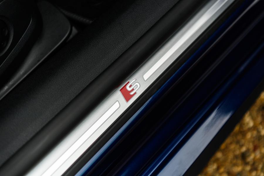 Логотип Audi A5 Coupe 2.0 TDI S-Line 2016 года  (UK) (фото 26 из 40)
